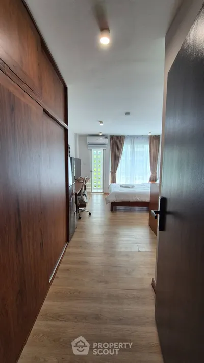 1-bed condo for rent near MRT Huai Khwang, photo 4 of 5