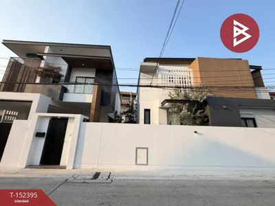 Maison 8 chambres à vendre près de la station BTS Phra Khanong, photo 1 sur 5