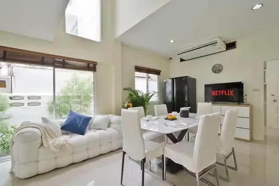 5-bed house for rent near BTS Phrom Phong, photo 3 of 5