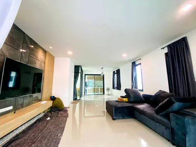 Maison 3 chambres à louer près de la station MRT Lak Song, photo 3 sur 5