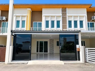 ให้เช่าทาวน์เฮาส์ 4 ห้องนอน ใกล้ BTS สำโรง รูปที่ 1 จาก 5
