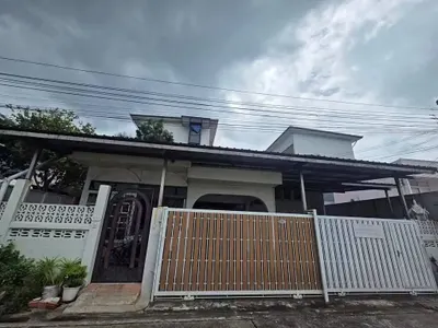 MRT 叻抛站附近的3房独栋住宅出租，第1张，共5张