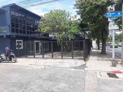 Commercial space for rent near MRT Bang Kapi, photo 1 of 5