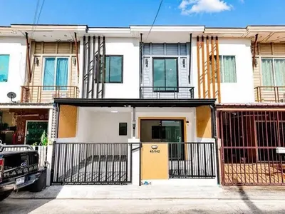 3-bed house for sale near MRT Phra Nang Klao Bridge, photo 1 of 5