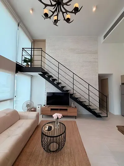 The Lofts Silom by Raimon Land的2房公寓出租，第2张，共5张