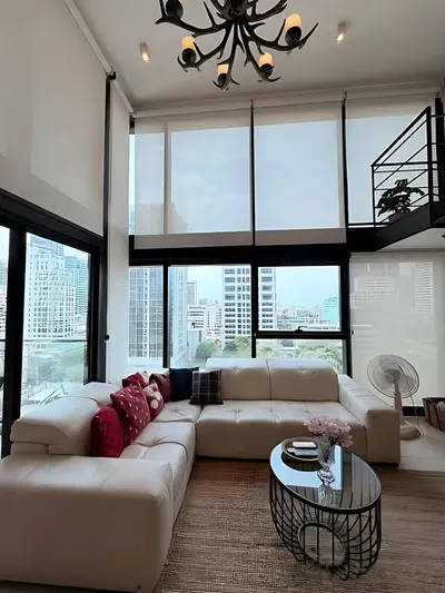 The Lofts Silom by Raimon Land的2房公寓出租，第1张，共5张