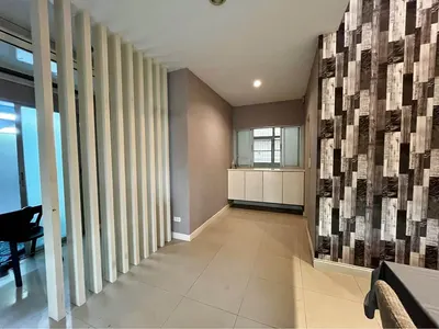 Maison 4 chambres à louer près de la station MRT Lat Phrao, photo 4 sur 7