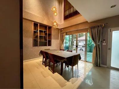 Maison 4 chambres à louer près de la station MRT Lat Phrao, photo 5 sur 7