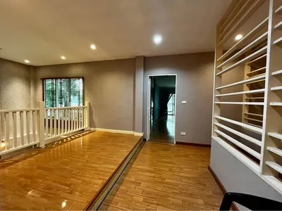 Maison 4 chambres à louer près de la station MRT Lat Phrao, photo 6 sur 7