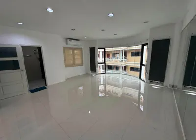 Maison de ville 5 chambres à louer près de la station BTS Thong Lo, photo 5 sur 5