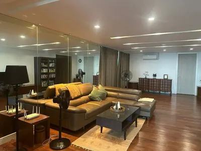 3-bed condo for sale near BTS Phrom Phong, photo 1 of 5