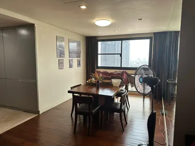 3-bed condo for sale near BTS Phrom Phong, photo 2 of 5