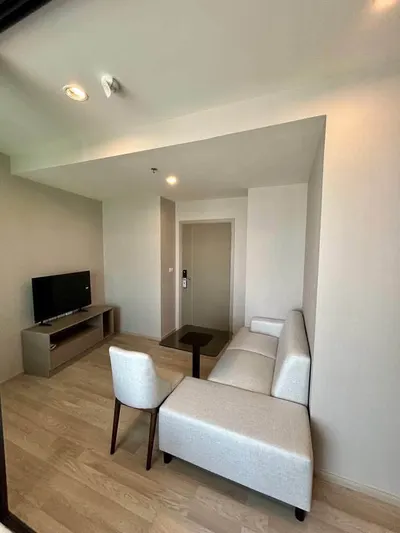 Condo for rent near BTS Bang Na, photo 3 of 5