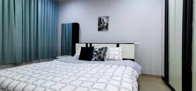 Appartement à louer près de la station MRT Huai Khwang, photo 1 sur 5