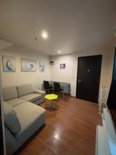 1-bed condo for rent near MRT Huai Khwang, photo 1 of 5