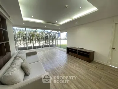 5-bed house for rent near BTS Thong Lo, photo 1 of 5