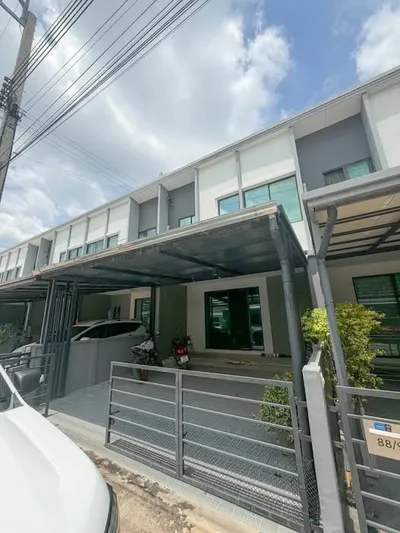 MRT 邦卡比站附近的3房联排别墅出租，第1张，共5张