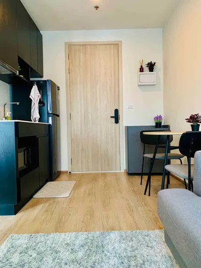 1-bed condo for rent near MRT Huai Khwang, photo 3 of 5
