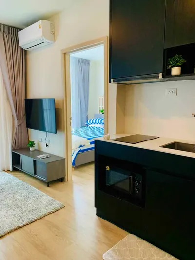 1-bed condo for rent near MRT Huai Khwang, photo 2 of 5