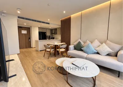 Condo 2 chambres à louer près de la station BTS Phrom Phong, photo 2 sur 5