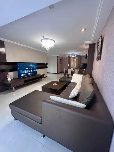 3-bed condo for rent at Waterford Diamond Tower, photo 2 of 5