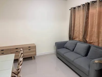 Maison de ville 3 chambres à louer près de la station BTS Bang Na, photo 2 sur 5