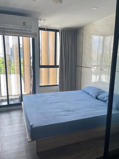 1-bed condo for rent near MRT Huai Khwang, photo 1 of 10