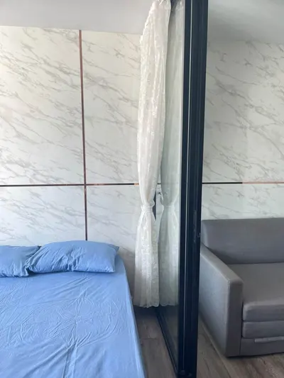 1-bed condo for rent near MRT Huai Khwang, photo 2 of 10