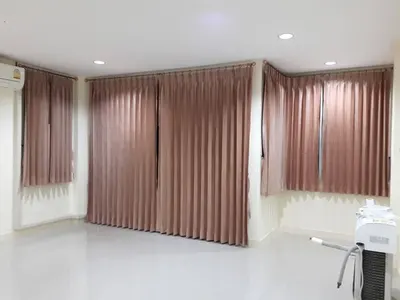 Maison de ville 3 chambres à vendre près de la station MRT Lat Phrao 101, photo 2 sur 5