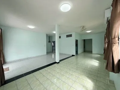 3-bed house for rent near MRT Chok Chai 4, photo 5 of 5