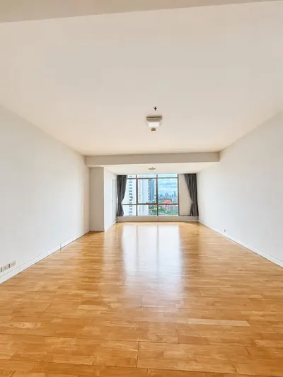 Studio condo for sale at Baan Sathorn Chao Phraya, photo 4 of 5