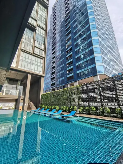 Condo 2 chambres à louer près de la station BTS Ekkamai, photo 2 sur 5