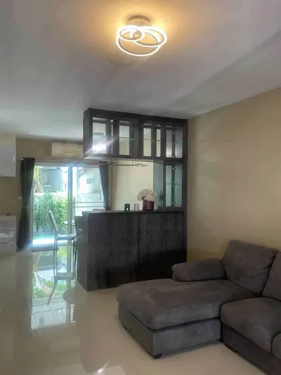 Maison de ville 3 chambres à louer près de la station BTS Srinagarindra, photo 4 sur 5