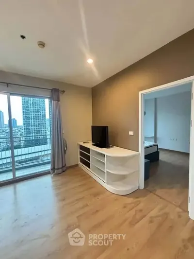 1-bed condo for rent at Hive Sathorn Condo, photo 5 of 5