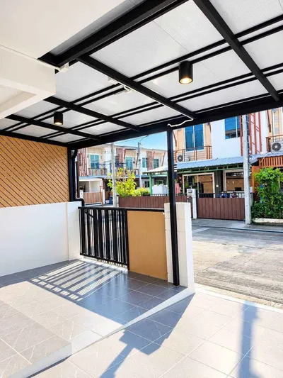 3-bed house for sale near MRT Phra Nang Klao Bridge, photo 2 of 5