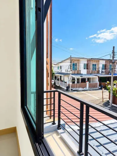 3-bed house for sale near MRT Phra Nang Klao Bridge, photo 4 of 5
