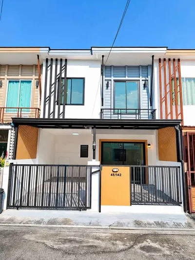 3-bed house for sale near MRT Phra Nang Klao Bridge, photo 1 of 5