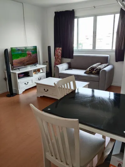 Condo 2 chambres à vendre près de la station MRT Bang Kapi, photo 1 sur 5