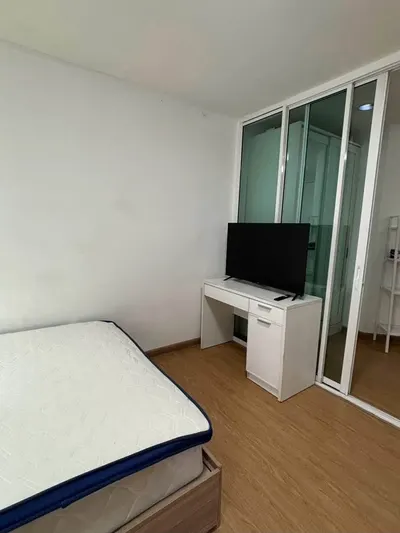 Condo à louer près de la station BTS Bearing, photo 2 sur 7