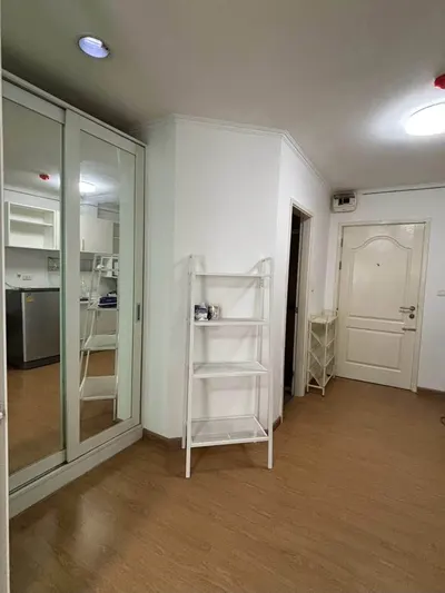 Condo à louer près de la station BTS Bearing, photo 5 sur 7