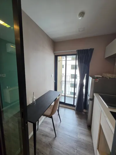 Condo for rent near MRT Huai Khwang, photo 3 of 5