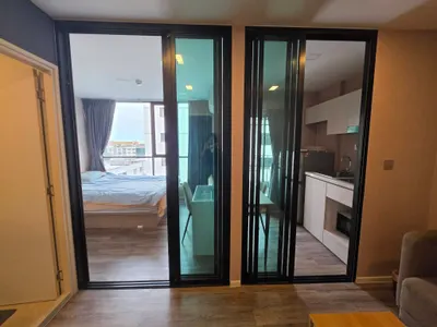 Condo for rent near MRT Huai Khwang, photo 2 of 5