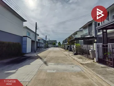 ARL ラートクラバン駅周辺の3ベッドルームタウンハウス（売買）、写真2/5