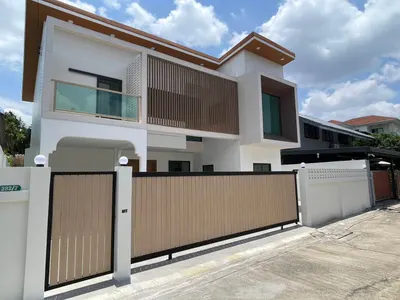 5-bed house for sale near MRT Lat Phrao, photo 2 of 5