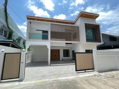 5-bed house for sale near MRT Lat Phrao, photo 3 of 5