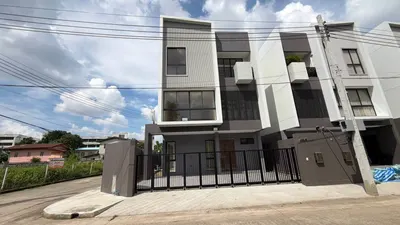3-bed house for rent near MRT Lat Phrao 101, photo 1 of 5