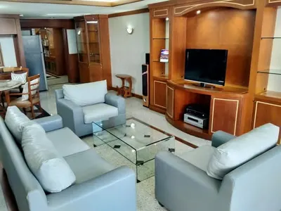 2-bed condo for rent near MRT Sukhumvit, photo 1 of 5