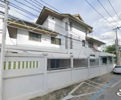 MRT 辉煌站附近的4房独栋住宅出租，第1张，共5张