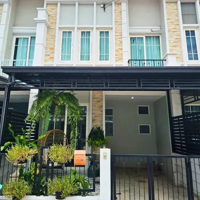 3-bed townhouse for sale near BTS Saphan Mai, photo 1 of 5