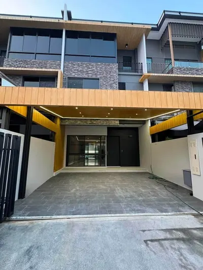 3-bed townhouse for sale near MRT Ram Inthra Kor Mor 4, photo 1 of 5